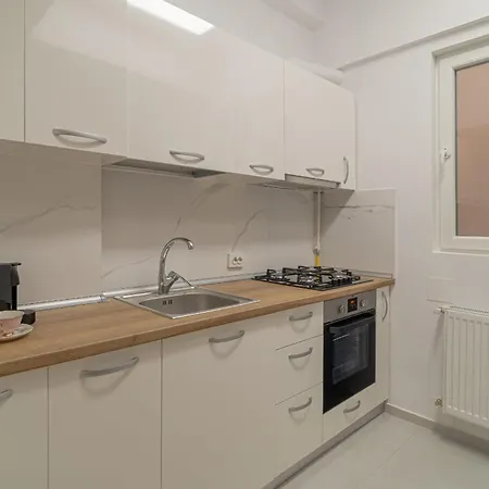 Апартаменты Top-floor Romanian Athenae 2br Apartment, Quiet Views Бухарест