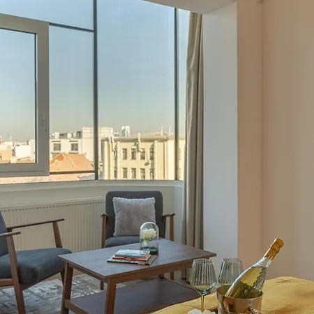 Апартаменты Top-floor Romanian Athenae 2br Apartment, Quiet Views Бухарест