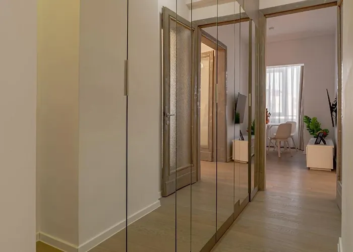 Top-floor Romanian Athenae 2br Apartment, Quiet Views *