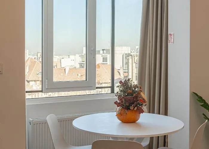 Top-floor Romanian Athenae 2br Apartment, Quiet Views