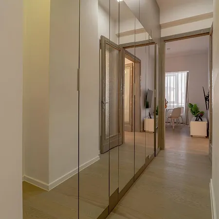 Top-floor Romanian Athenae 2br Apartment, Quiet Views *