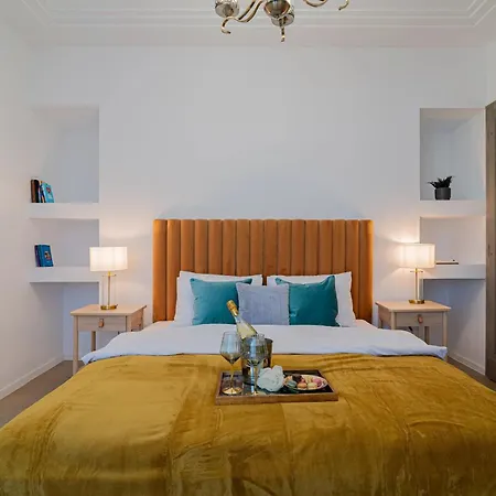 Top-floor Romanian Athenae 2br Apartment, Quiet Views * Bucharest