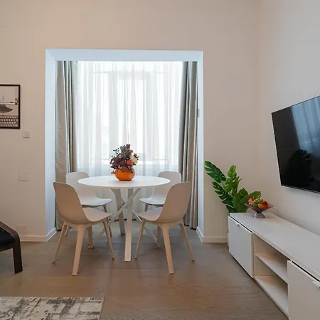 Top-floor Romanian Athenae 2br Apartment, Quiet Views Bucharest