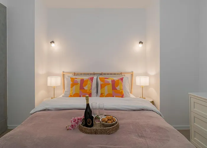 Top-floor Romanian Athenae 2br Apartment, Quiet Views Apartment Bucharest