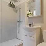 Apartamento Top-floor Romanian Athenae 2br Apartment, Quiet Views *