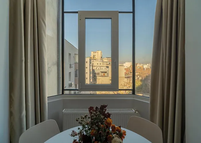 Top-floor Romanian Athenae 2br Apartment, Quiet Views * Bucharest