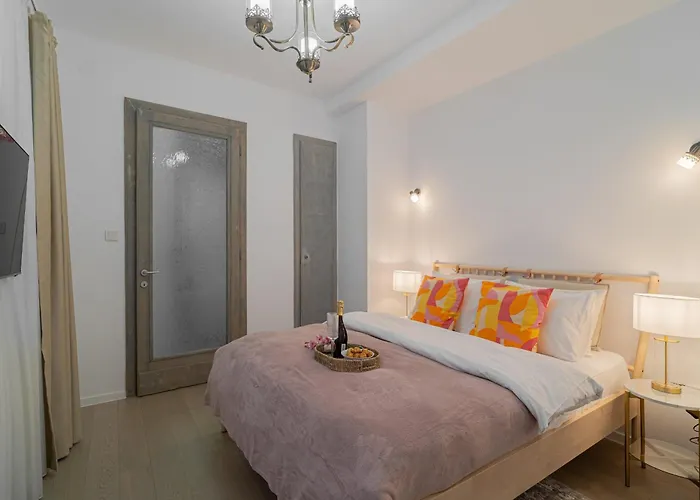 Apartment Top-floor Romanian Athenae 2br Apartment, Quiet Views Bucharest