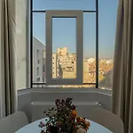 Top-floor Romanian Athenae 2br Apartment, Quiet Views * Bucureşti