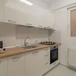 Apartament Top-floor Romanian Athenae 2br Apartment, Quiet Views Bucureşti